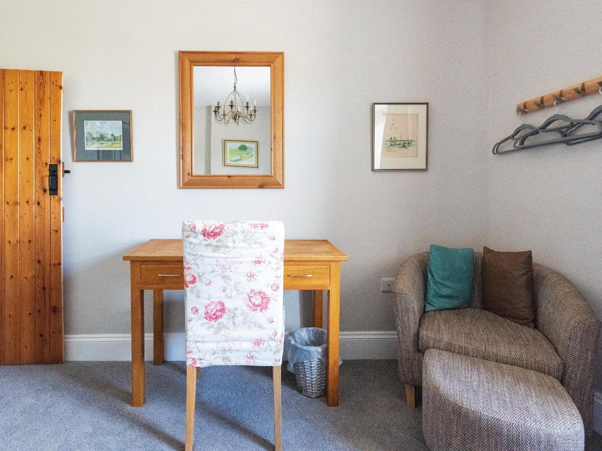 Red Kite Cottage Easton on the Hill ภายนอก รูปภาพ