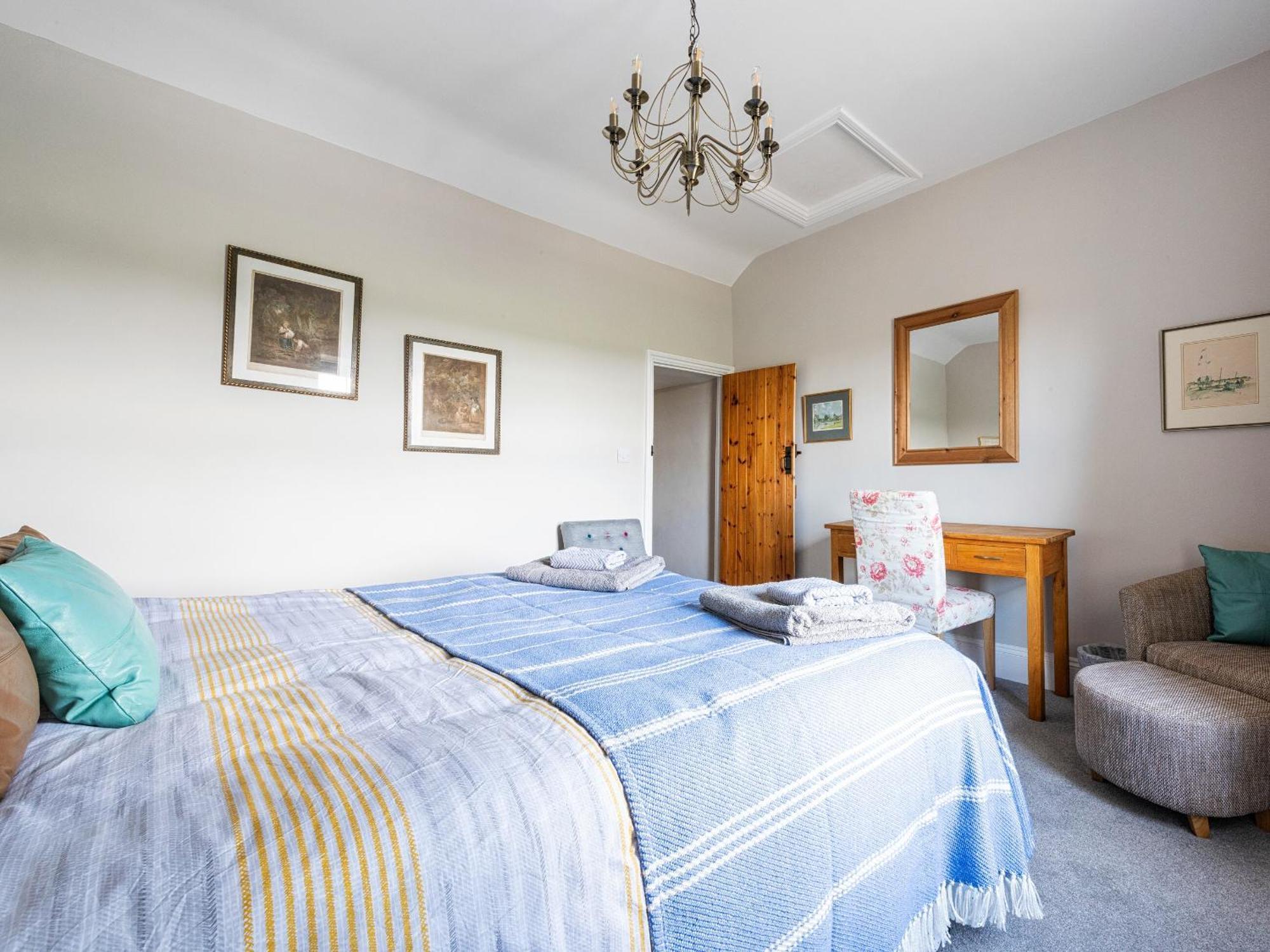 Red Kite Cottage Easton on the Hill ภายนอก รูปภาพ