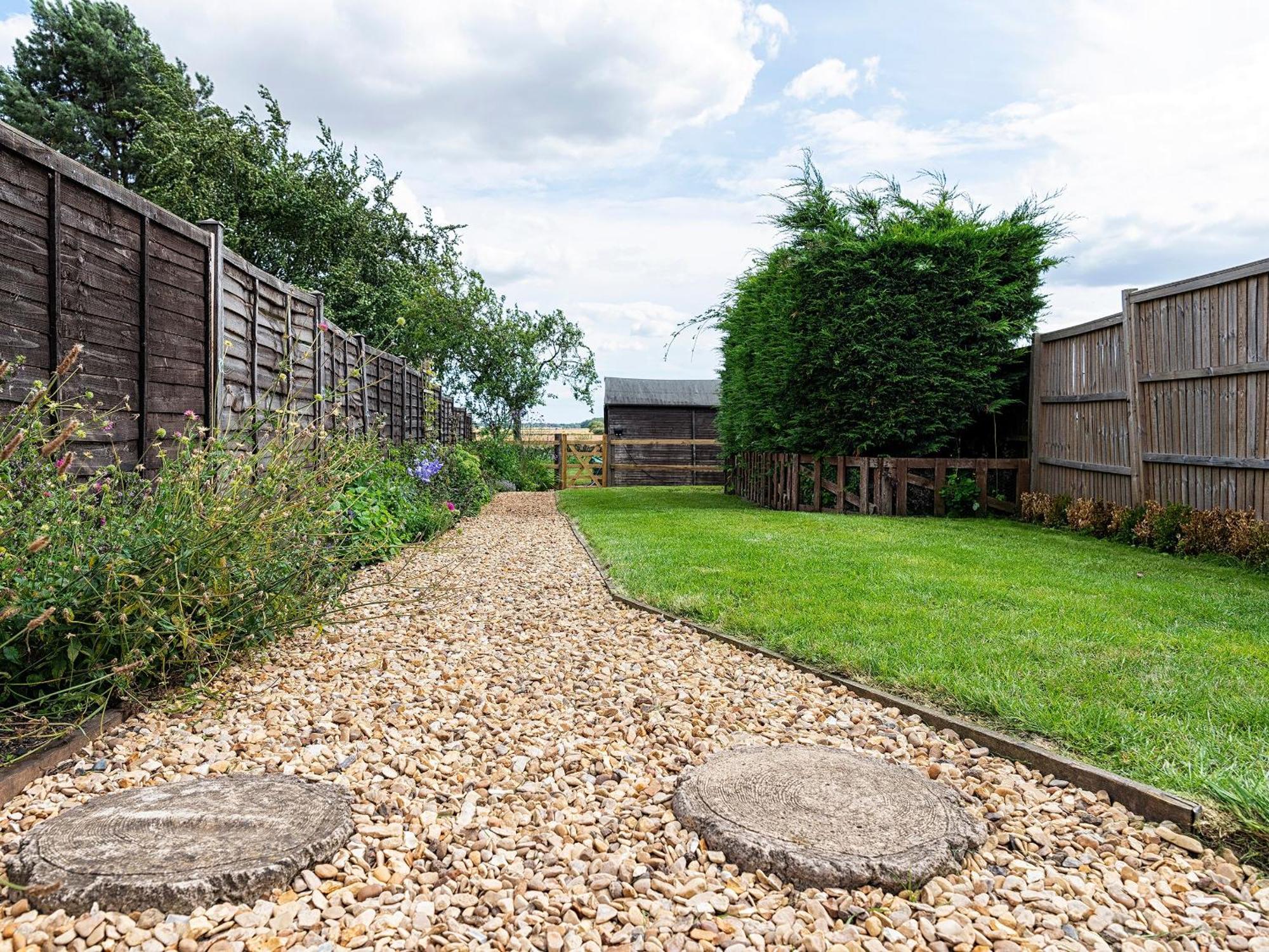 Red Kite Cottage Easton on the Hill ภายนอก รูปภาพ