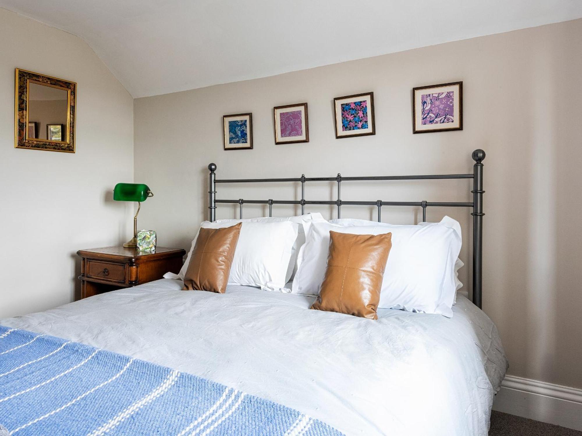 Red Kite Cottage Easton on the Hill ภายนอก รูปภาพ